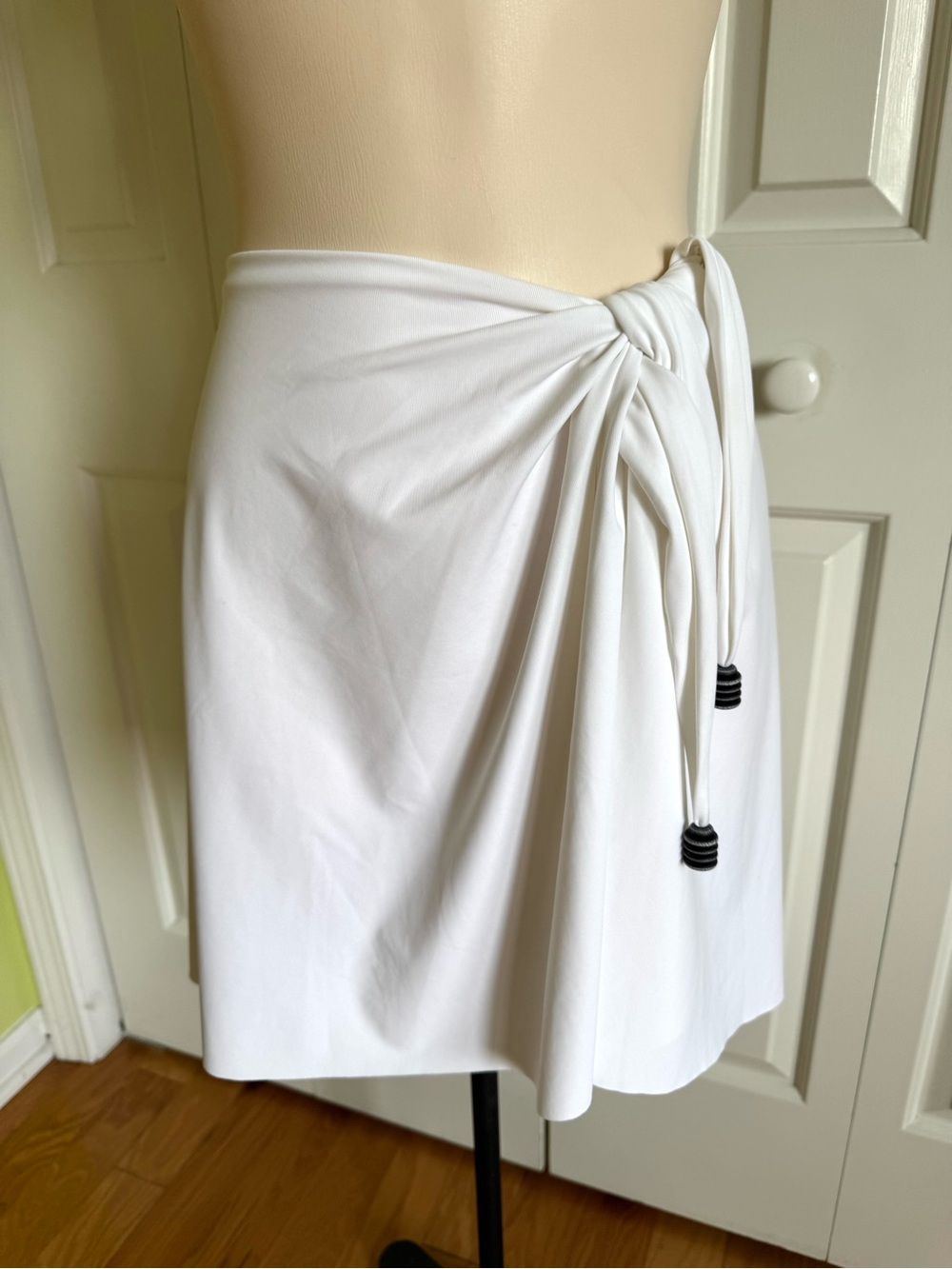 NICOLE OLIVIER White Coverup Skirt L EUC